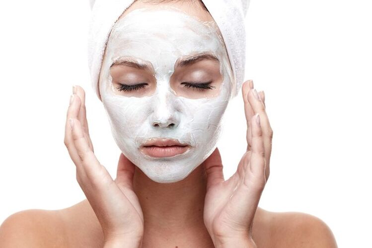 rejuvenating mask with kefir cottage cheese